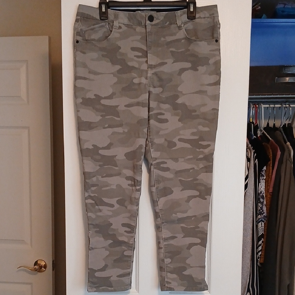 Wit & Wisdom Green & Gray Camouflage Ankle Pants